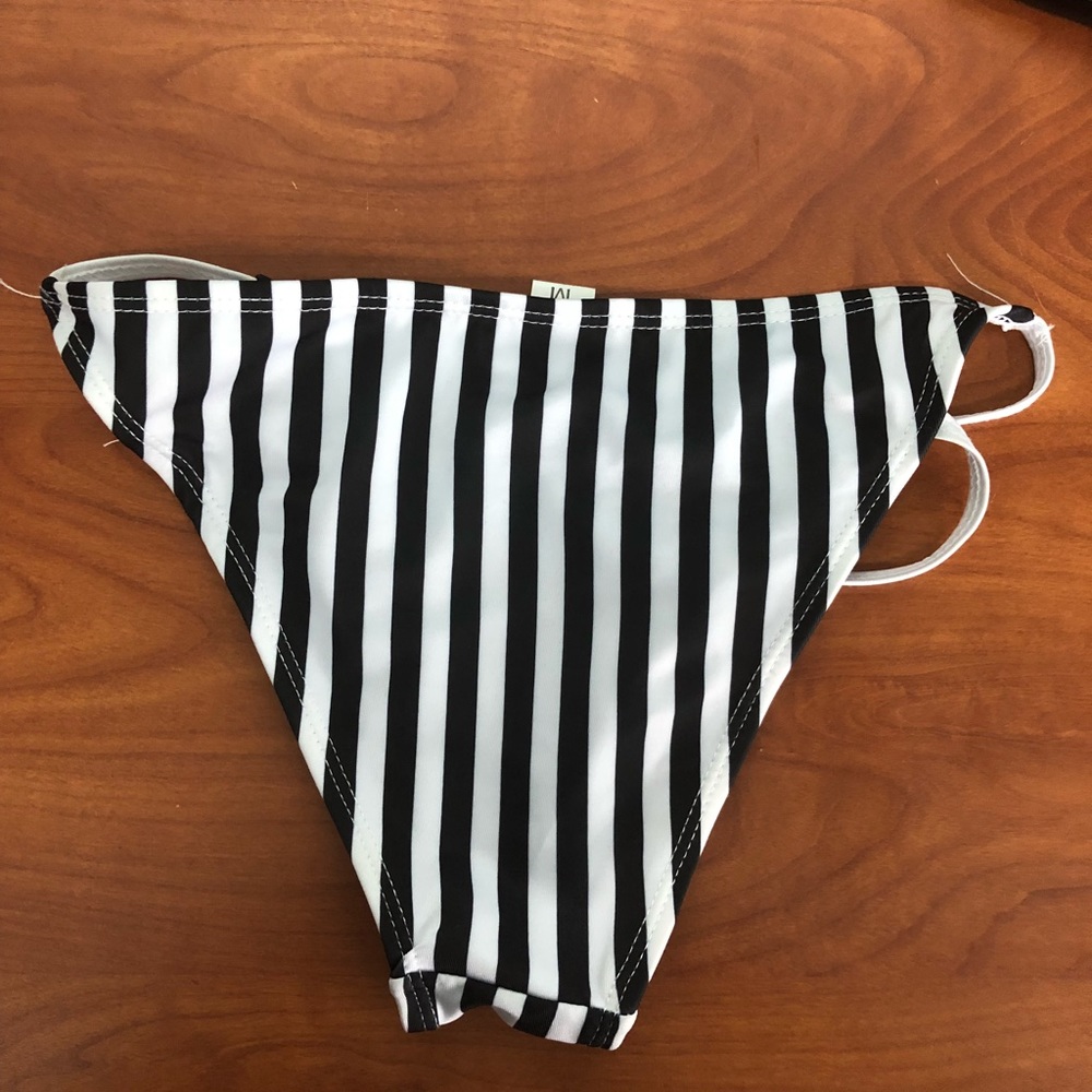 Striped Bikini Set - Picture 4 of 4